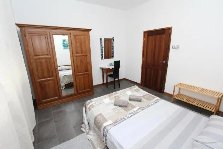 רוביני Apartman Sator 0*,